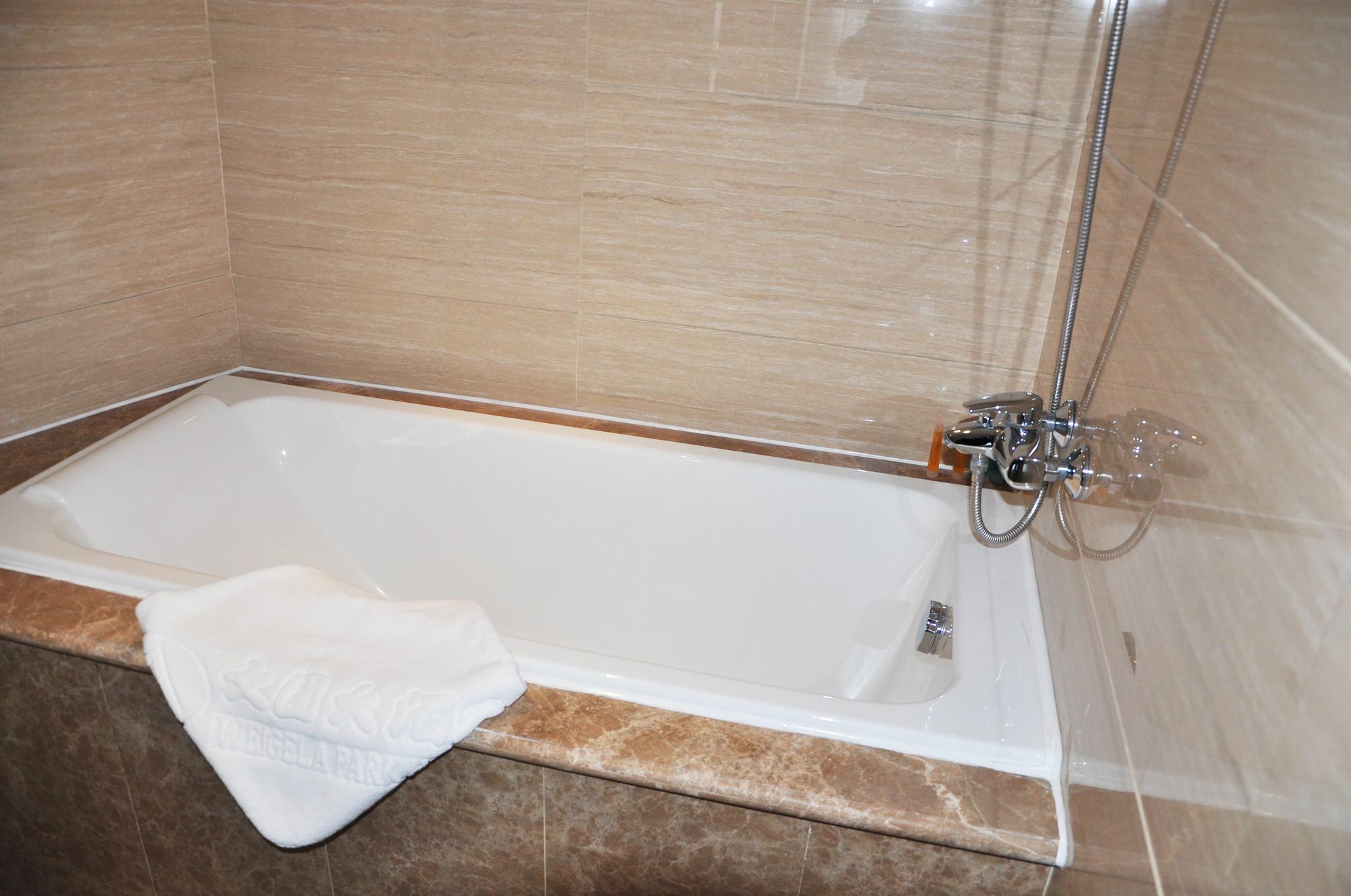 Dalian New Garden Hotel Екстериор снимка